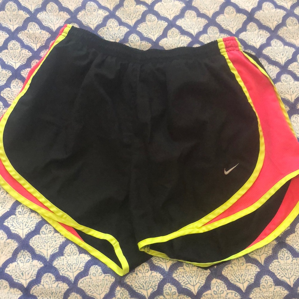 Nike gym shorts size medium